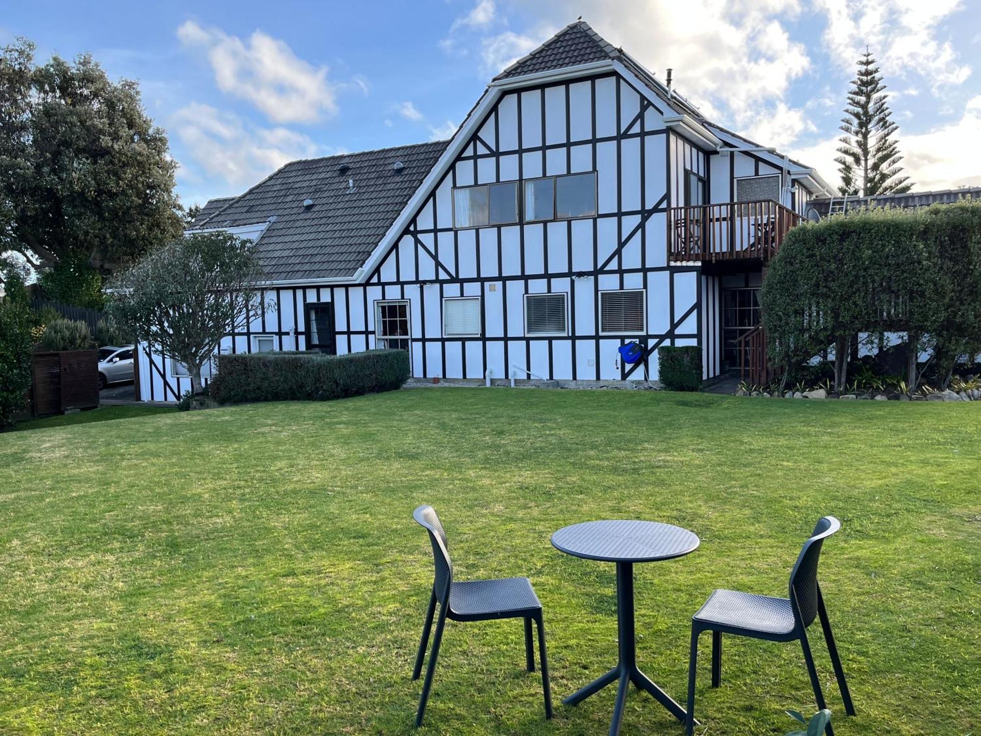 Tudor Manor Bed & Breakfast Paraparaumu Extérieur photo