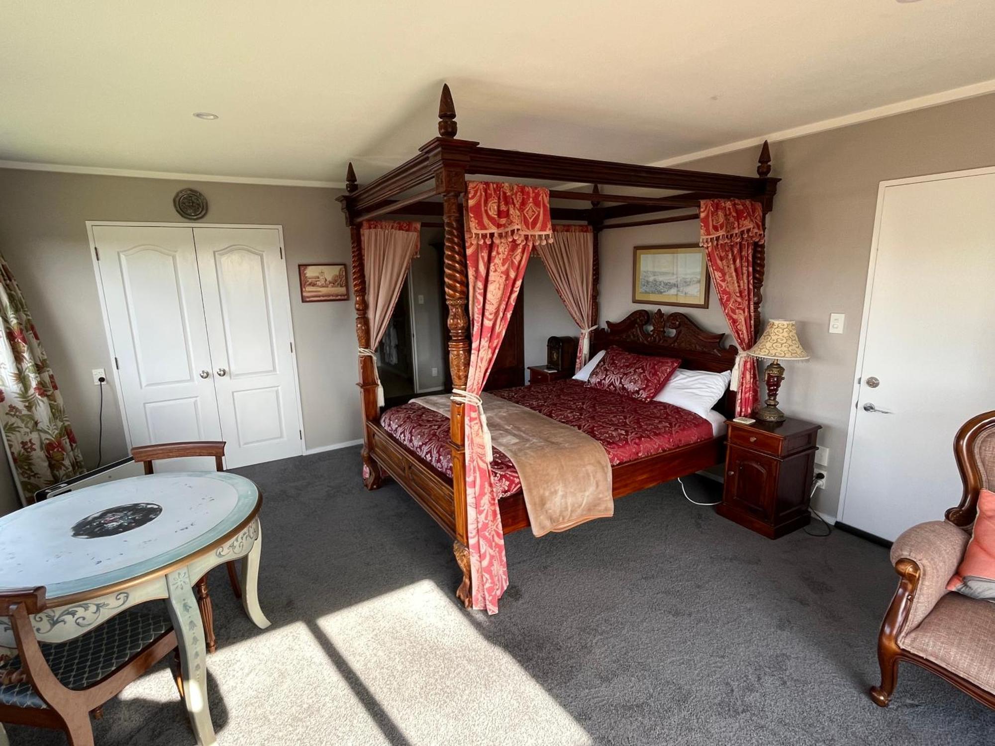 Tudor Manor Bed & Breakfast Paraparaumu Extérieur photo
