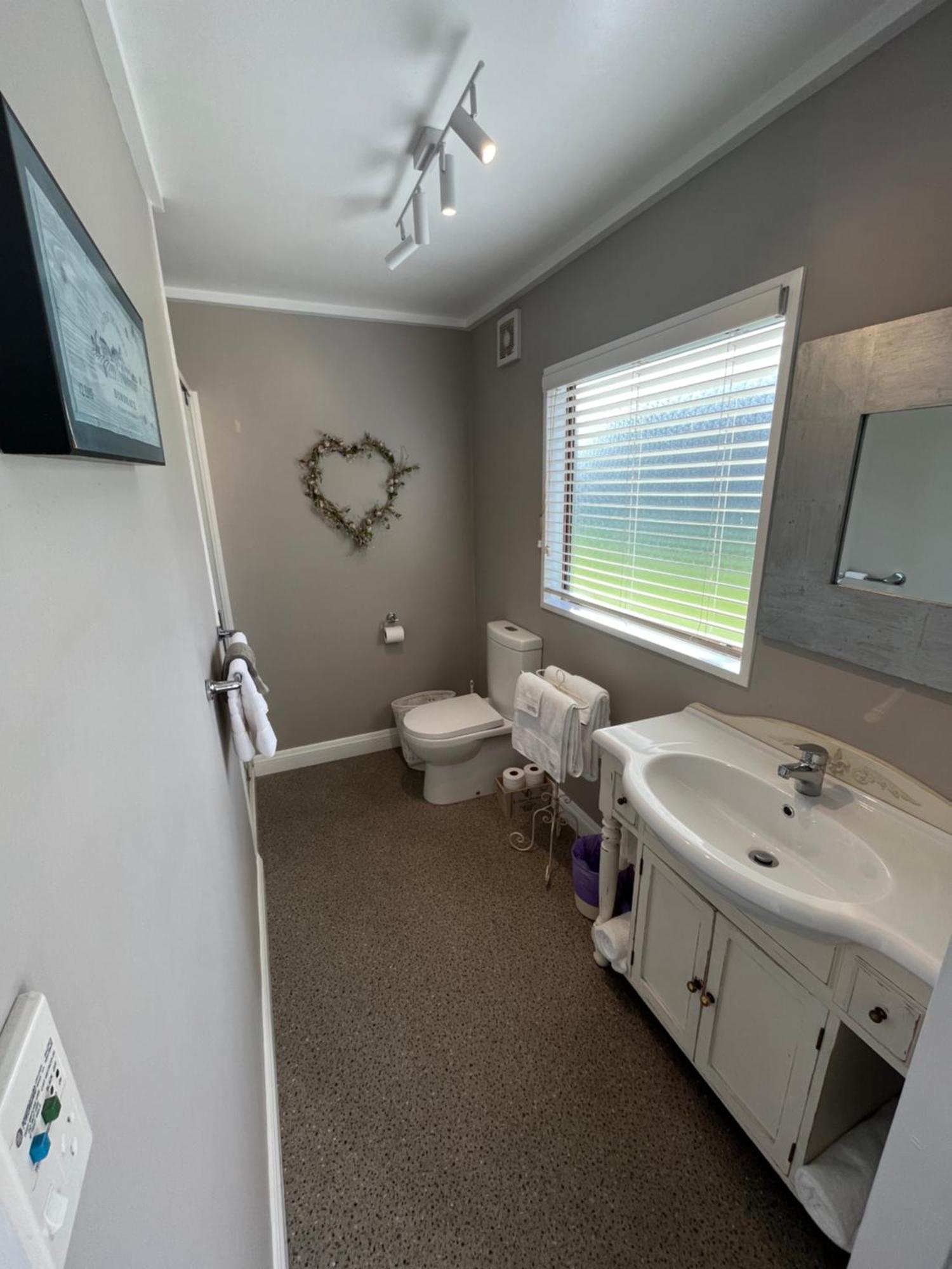 Tudor Manor Bed & Breakfast Paraparaumu Extérieur photo