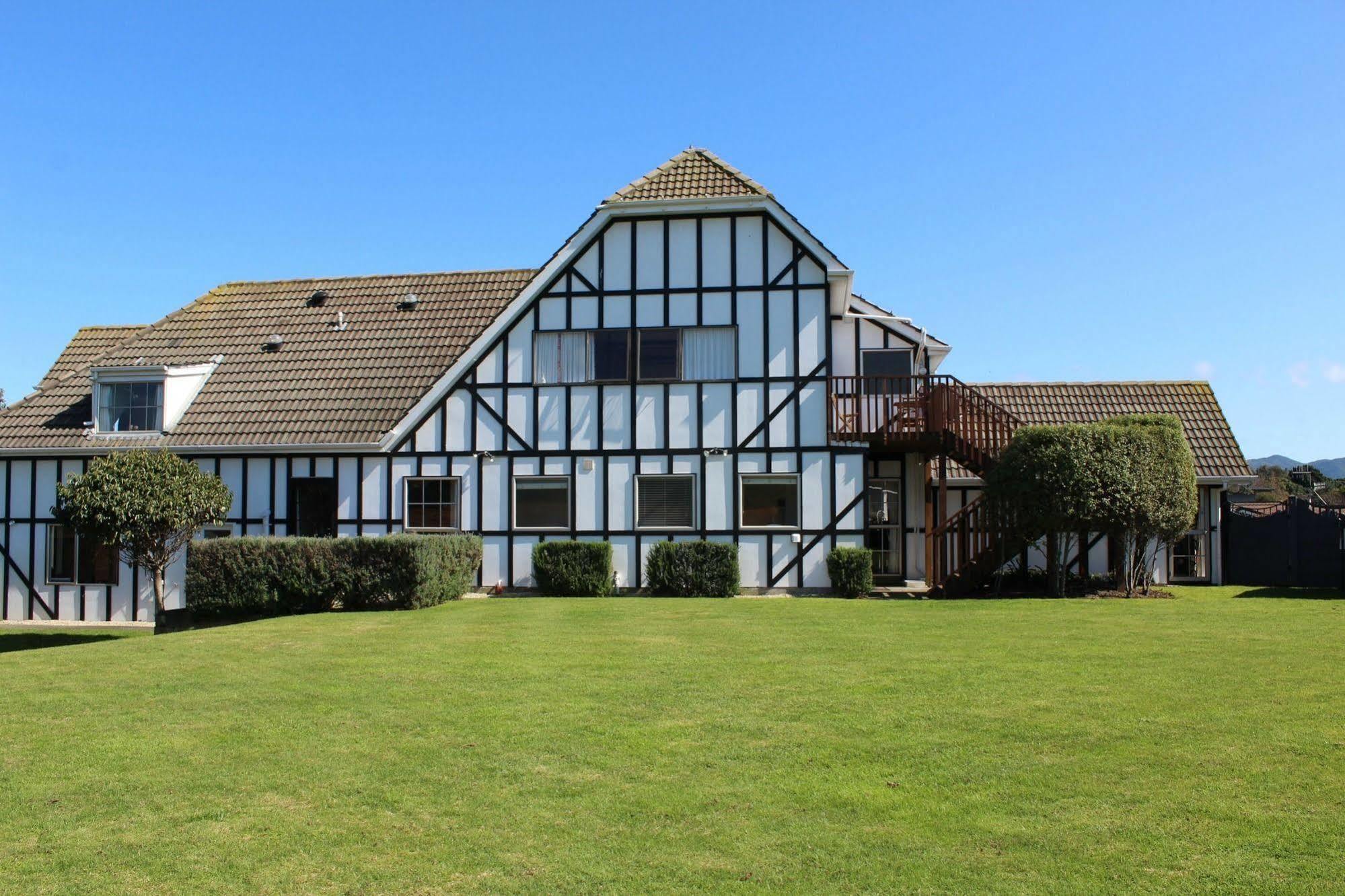 Tudor Manor Bed & Breakfast Paraparaumu Extérieur photo